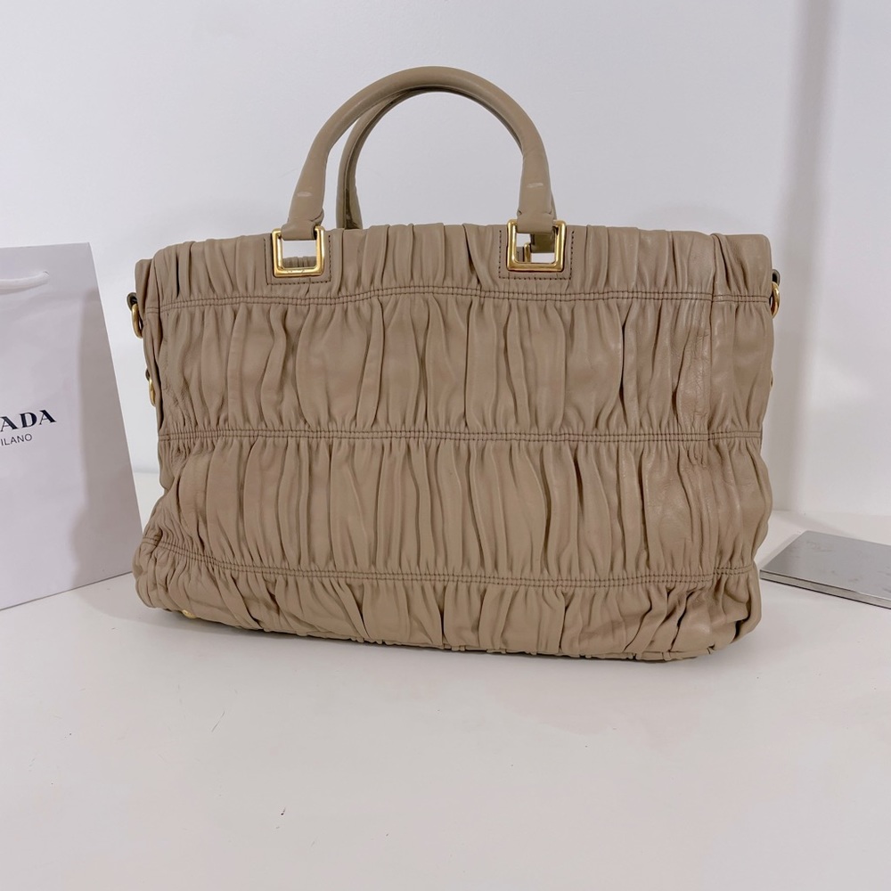 Prada
Prada Champagne Gaufre Leather Shopping Tote - Picture 2 of 12